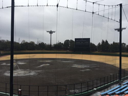 豊田市運動公園野球場、大会は雨天順延